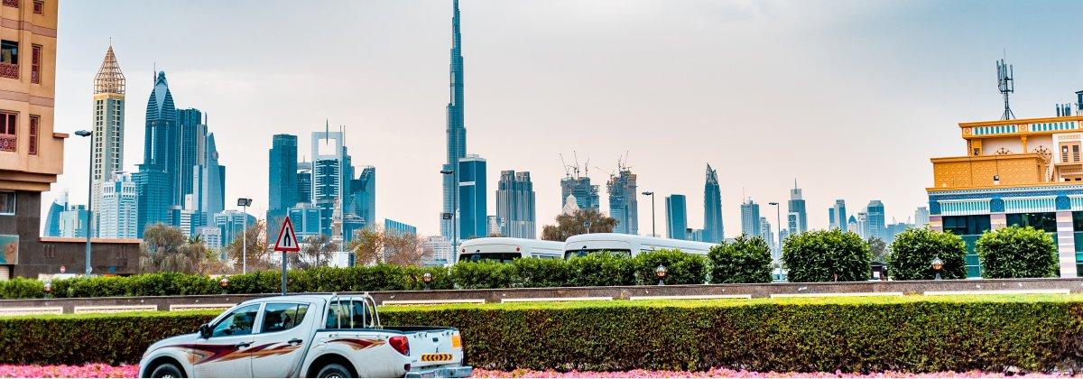 Zu sehen ist das Beitragsbild 1 zum Beitrag mit dem Thema: Dubai - Ihr ultimatives Shoppingparadies zwischen Tradition und futuristischem Luxus