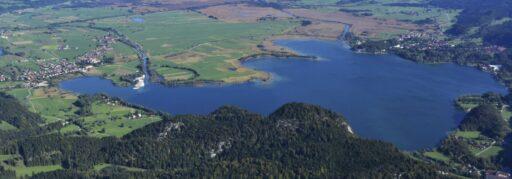 Zu sehen ist das Beitragsbild 1 zum Beitrag mit dem Thema: Kochel am See – Naturgenuss und Freizeitspaß erleben