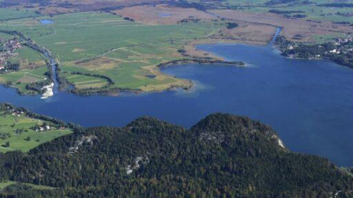 Zu sehen ist das Beitragsbild 1 zum Beitrag mit dem Thema: Kochel am See – Naturgenuss und Freizeitspaß erleben